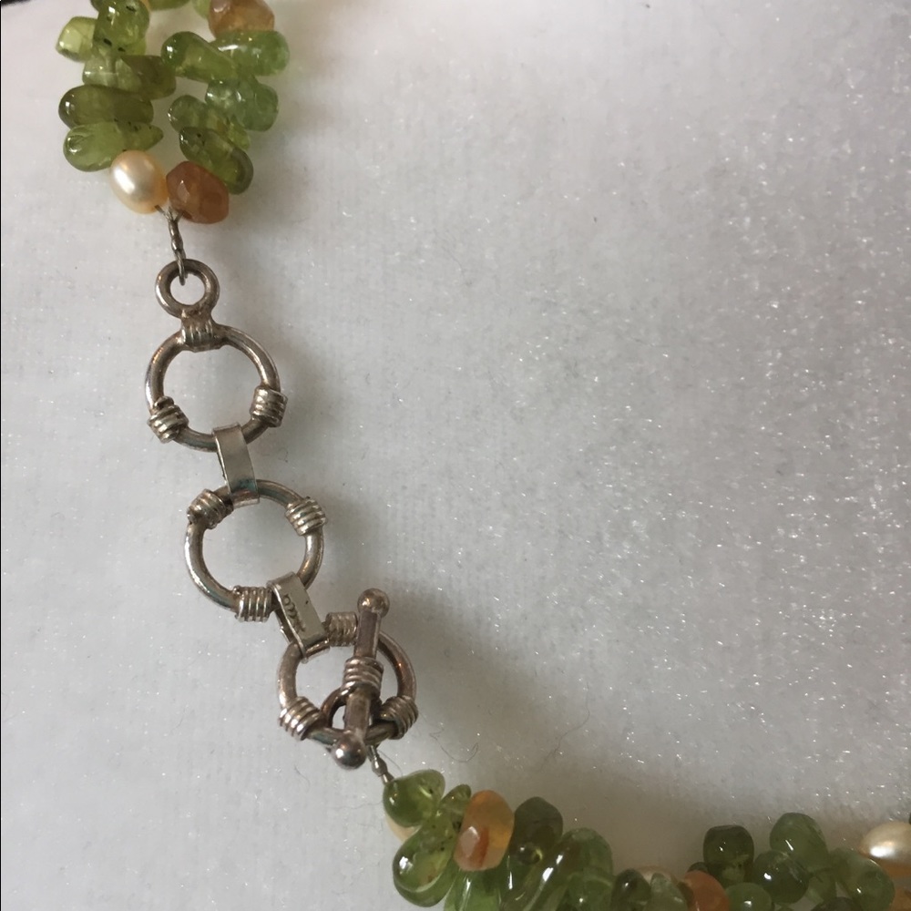 Beautiful Pearl and Green Stone Necklace - Picture 3 of 3